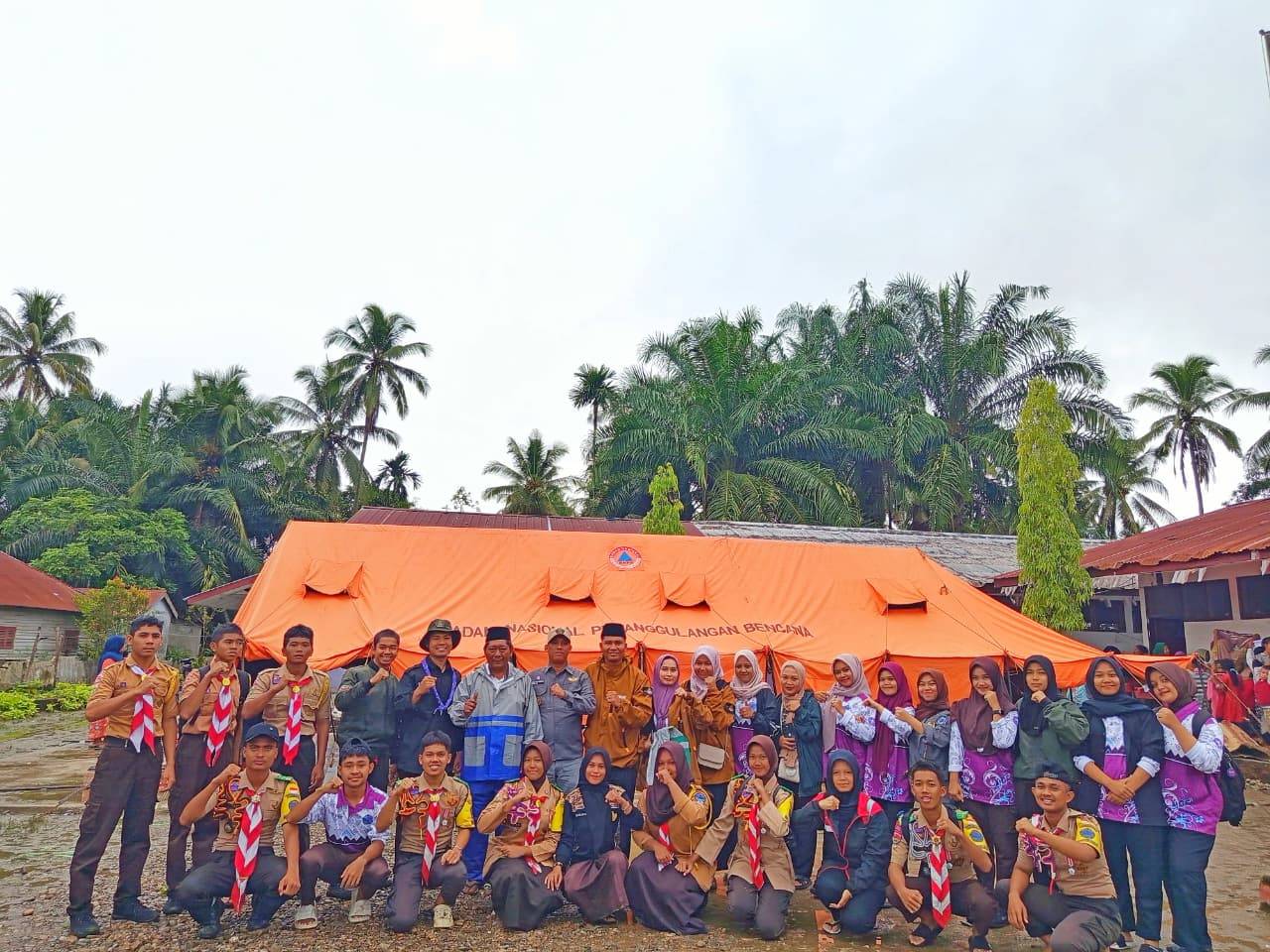 OSIS DAN PRAMUKA BERBAGI