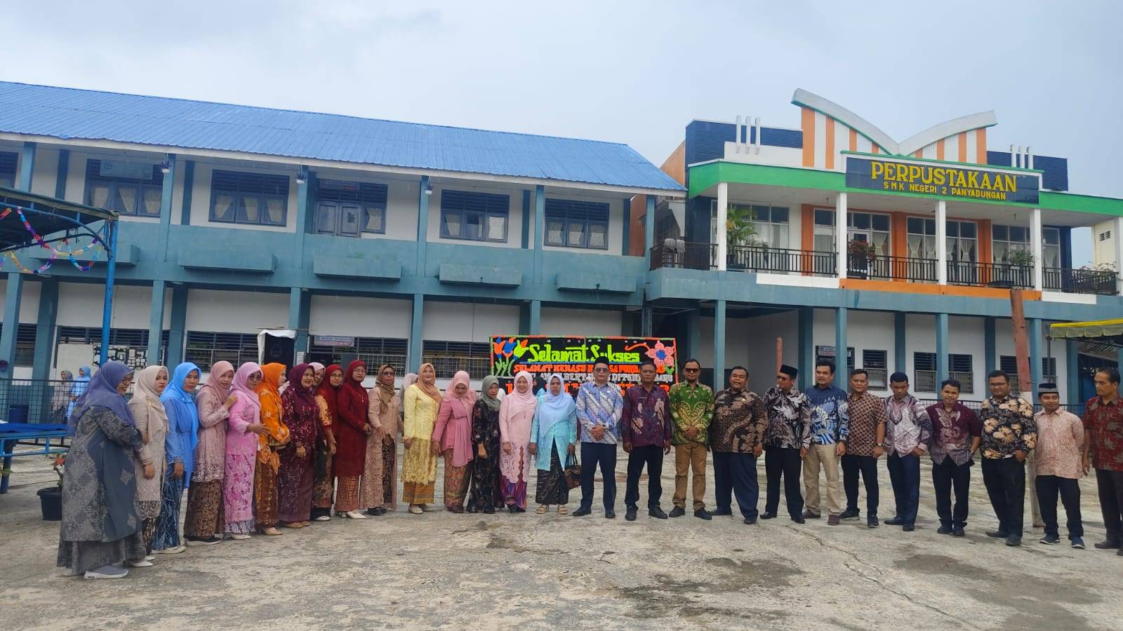 MEMPERINGATI HARI KARTINI